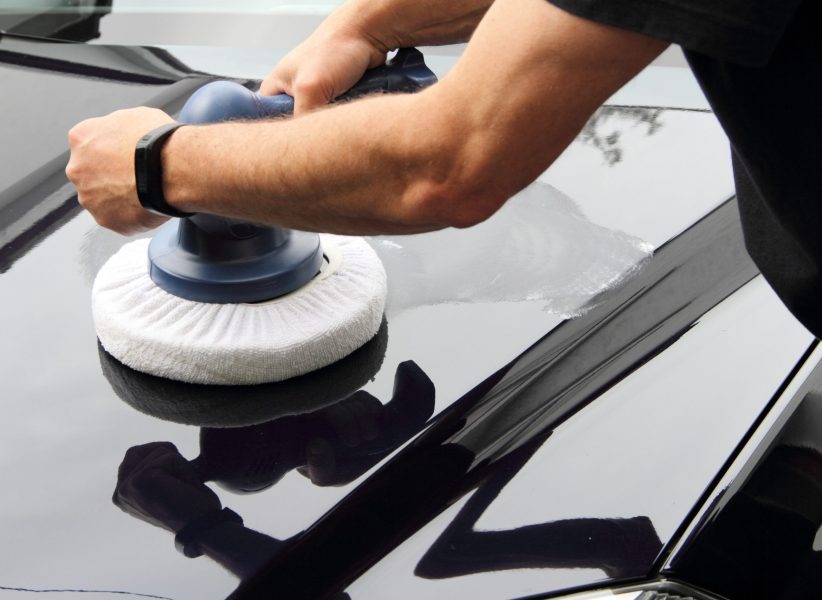 arbeiten mit der Poliermaschine arbeiten mit der Poliermaschine